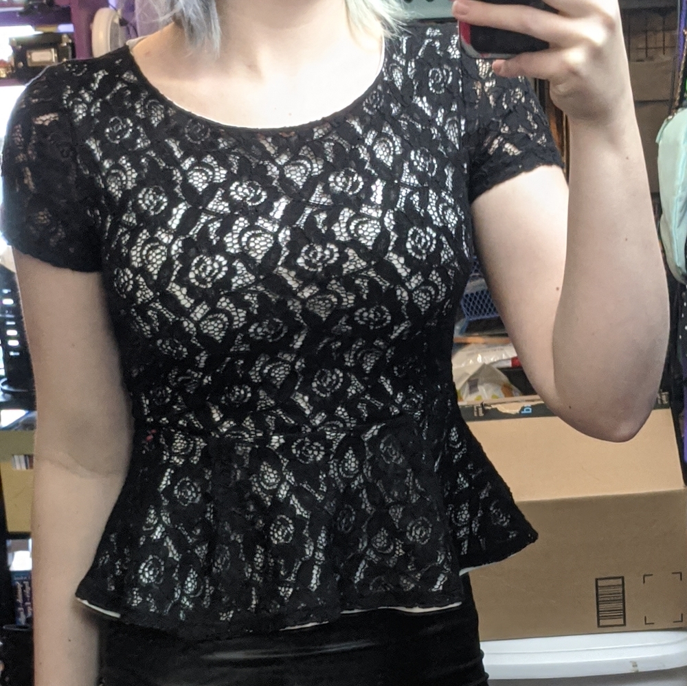 Forever 21 floral lace peplum top